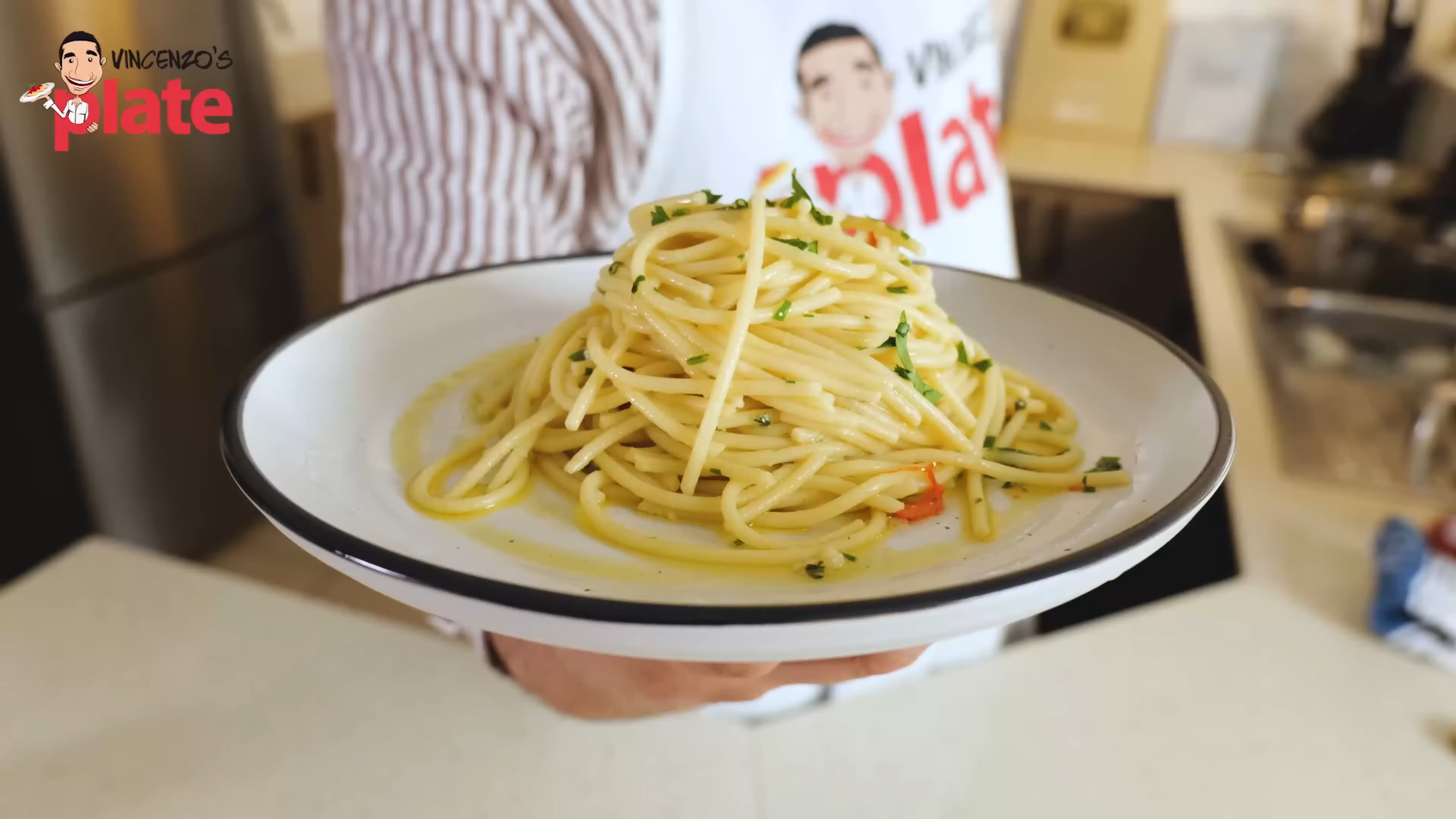 Spaghetti aglio e olio uses almost nothing - but one technique makes ...