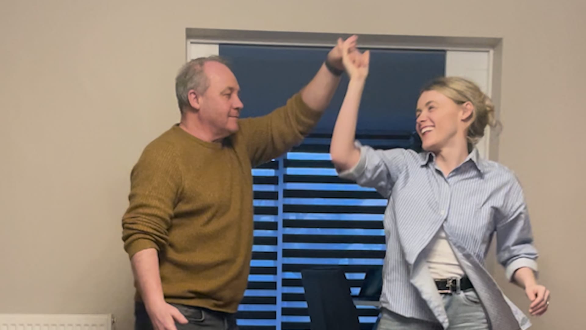 Father and daughter rehearse wedding dance over FaceTime for six months