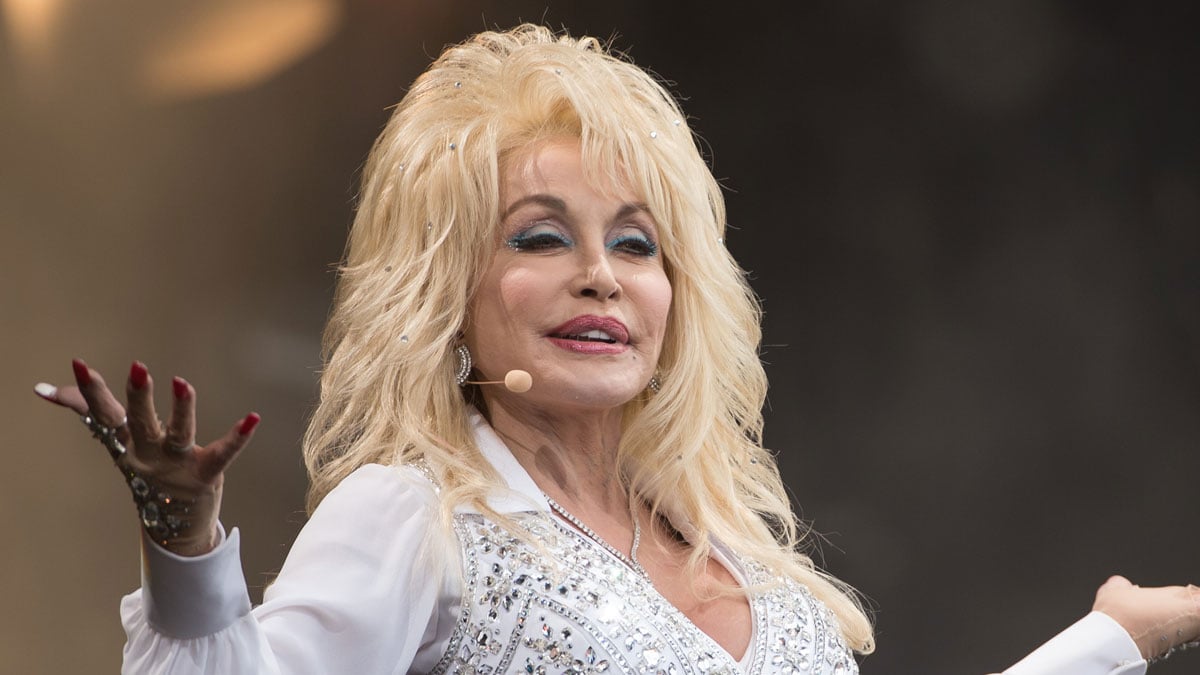 Dolly Parton only allowed 1 person at her deathbed