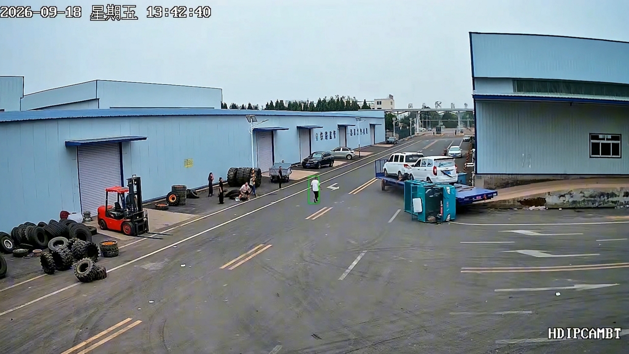 Utility truck falls off car carrier during turn in Hebei