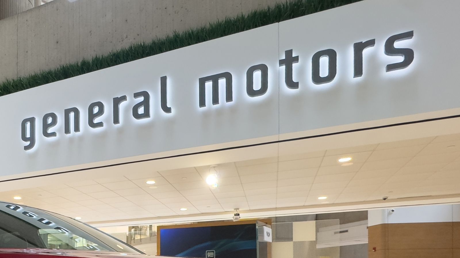 GM sales fall 5.5% as Toyota closes the gap and Detroit’s share slips ...