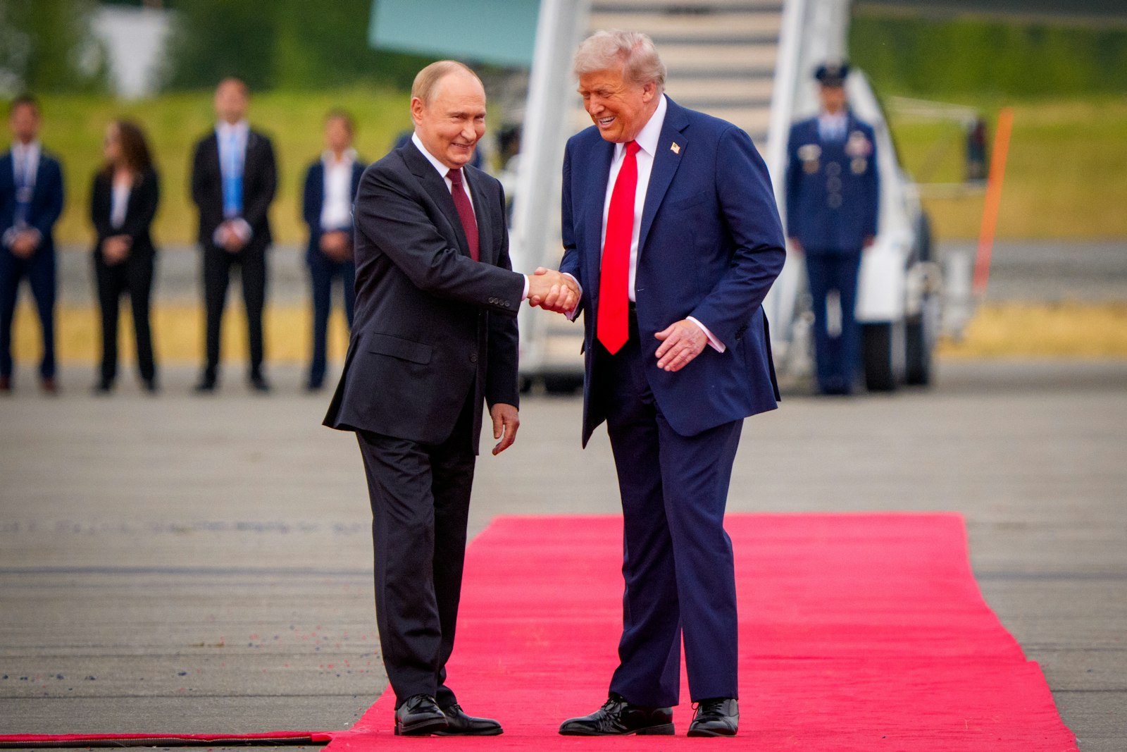 Trump invites Putin to attend G20 summit at his golf club