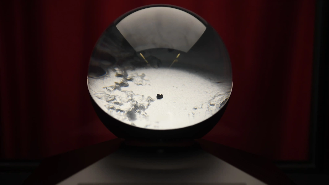 Searching for alien technosignatures in lunar dust