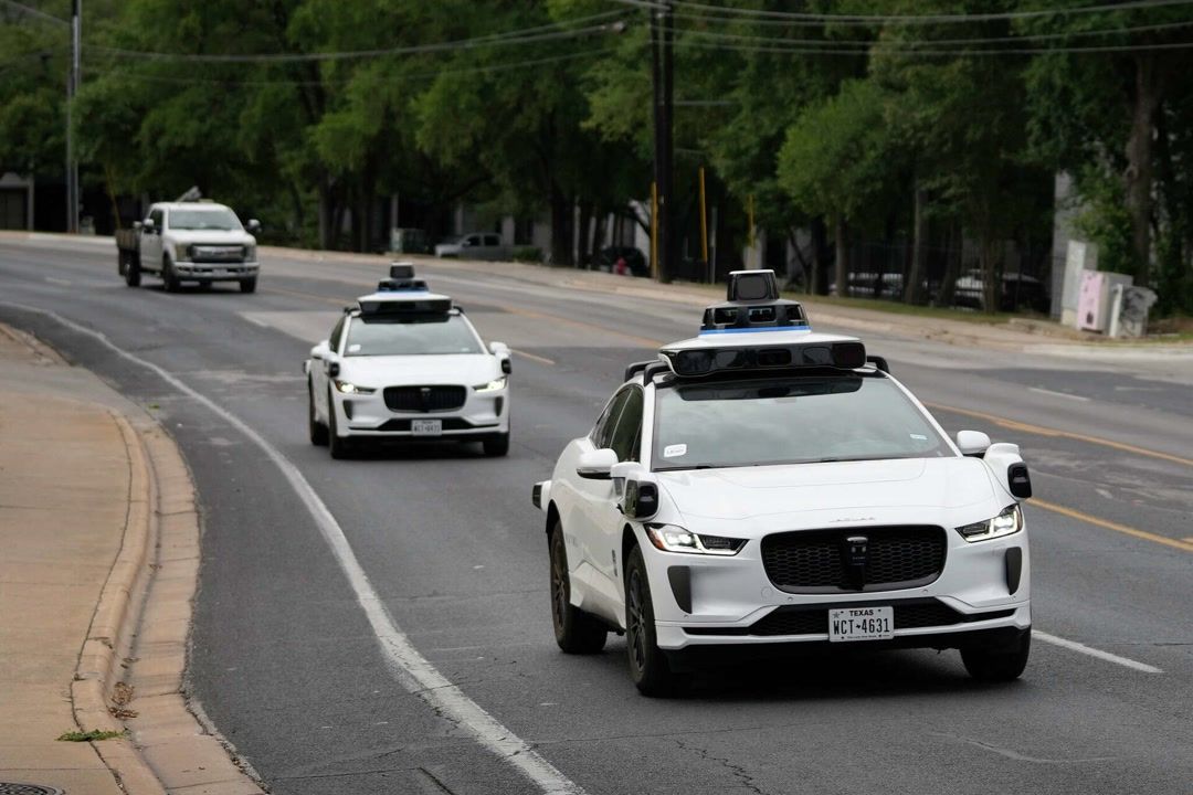 Waymo begins highway service in Austin