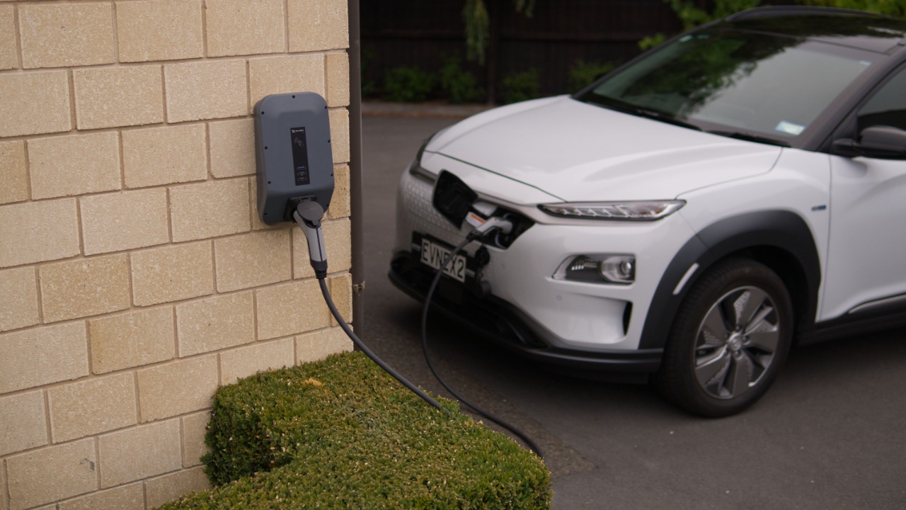 Seattle plans up to 200 curbside EV chargers by 2030, and residents can ...
