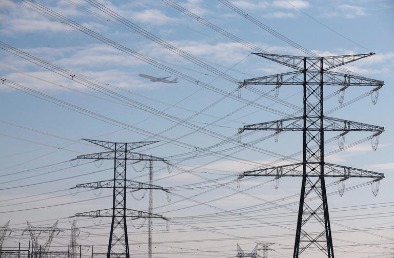 400-customer Tacoma outage resolved, caused by power pole collision