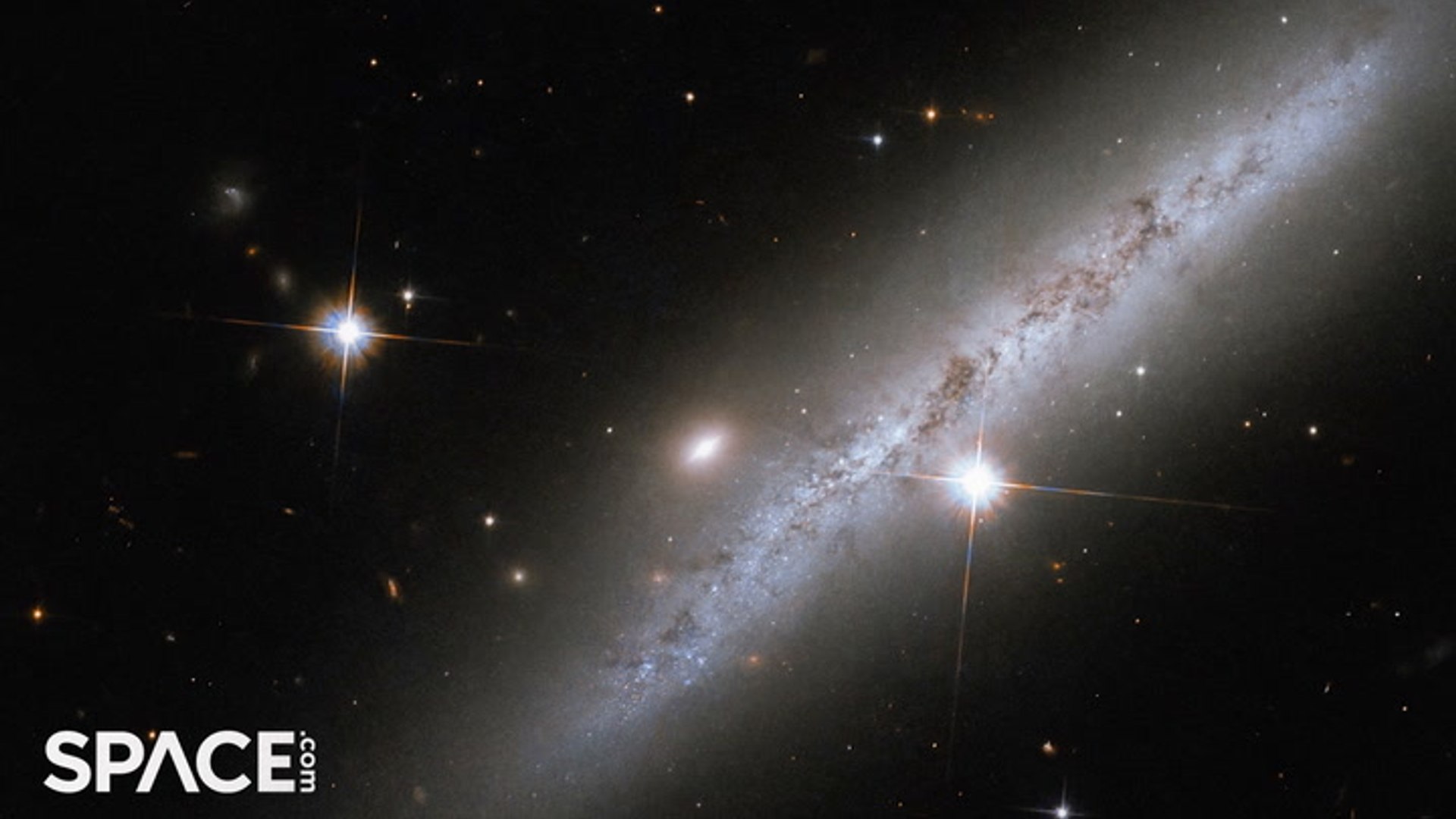 Hubble captures amazing view of spiral galaxy that is 30 million light ...