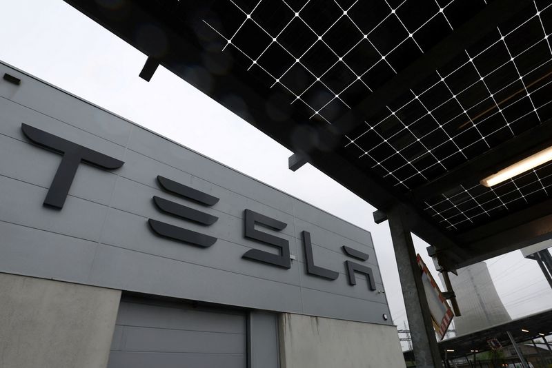 Tesla's supervised self-driving system often misreads speed limits ...