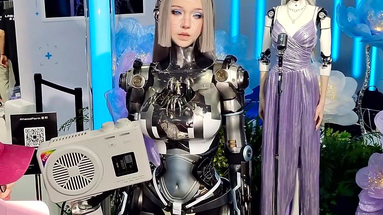 Humanoid bionic female robot unveiled at Shanghai tech conference