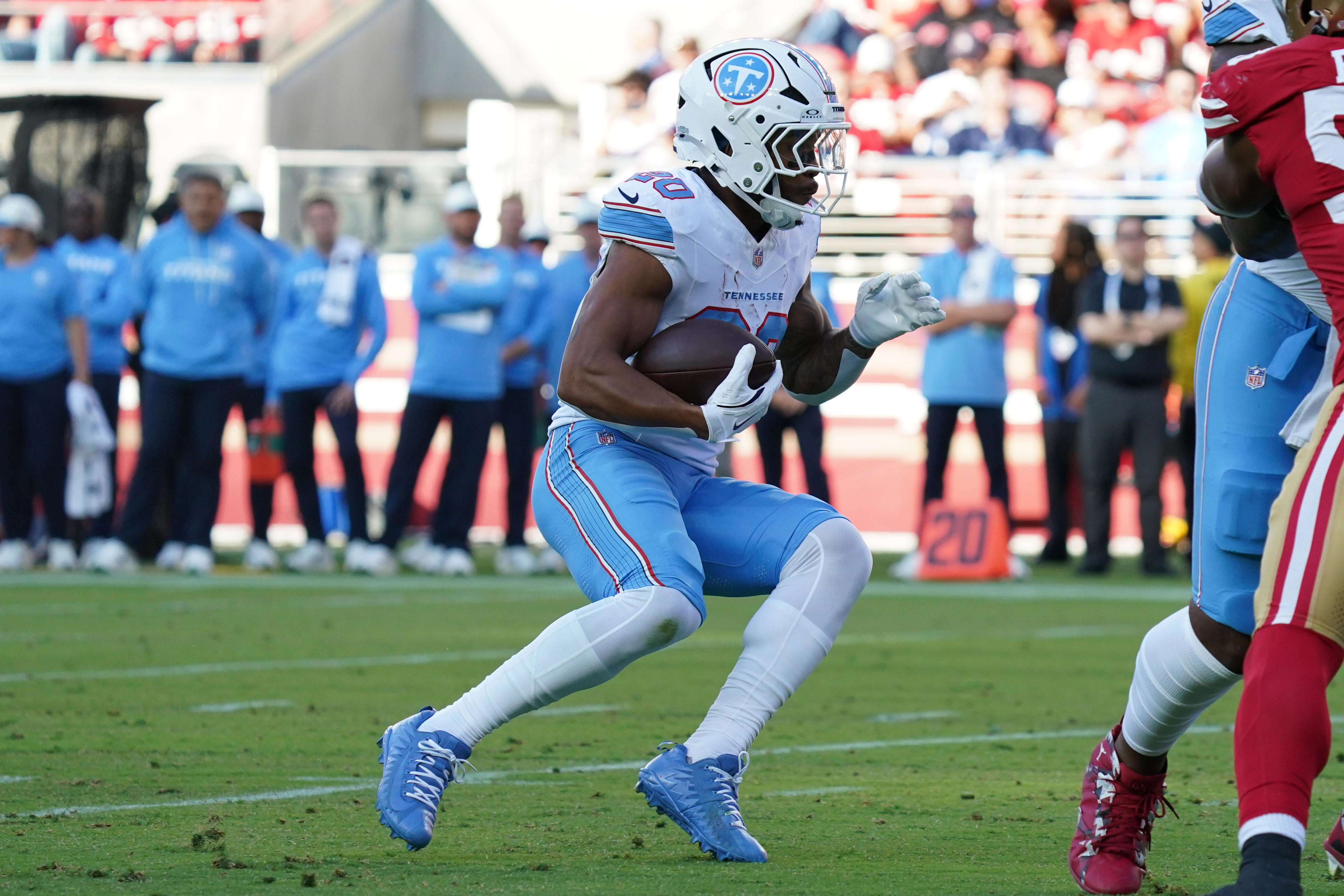 Tony Pollard totals 96 scrimmage yards in rain