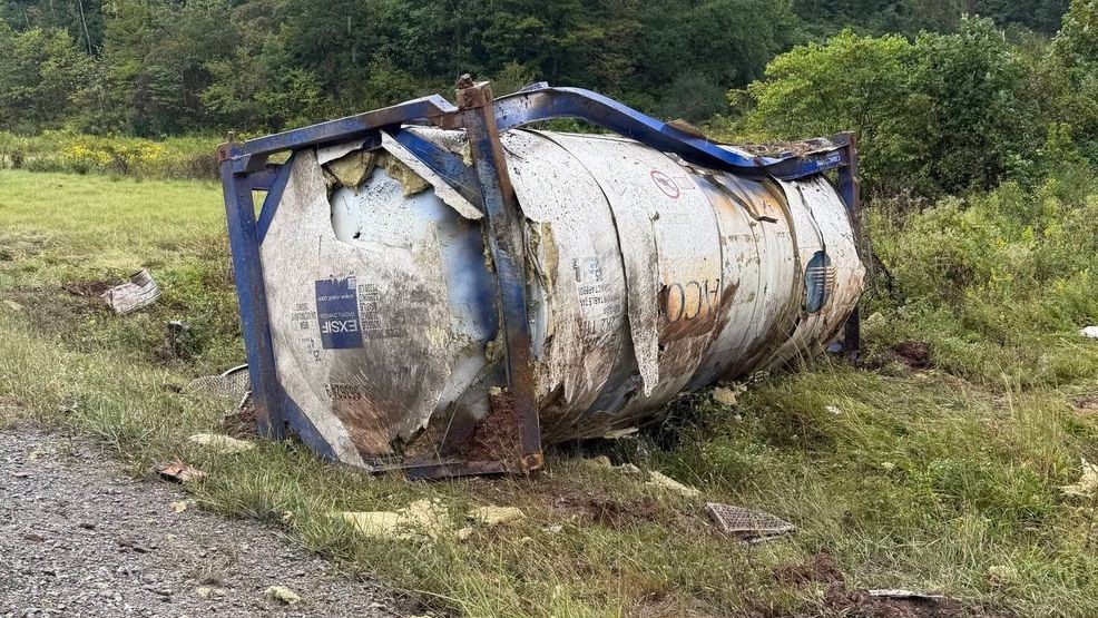 Multiple vehicles, including tractor-trailer, involved in crash on ...