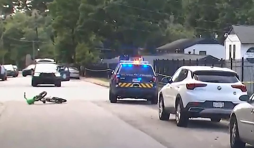 Suspect on e-bike shoots 2 men outside Oakland City apartments, Atlanta ...
