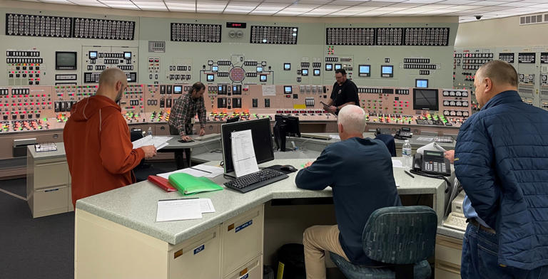 Palisades proposes method to retrieve tipped nuclear fuel assembly, but ...