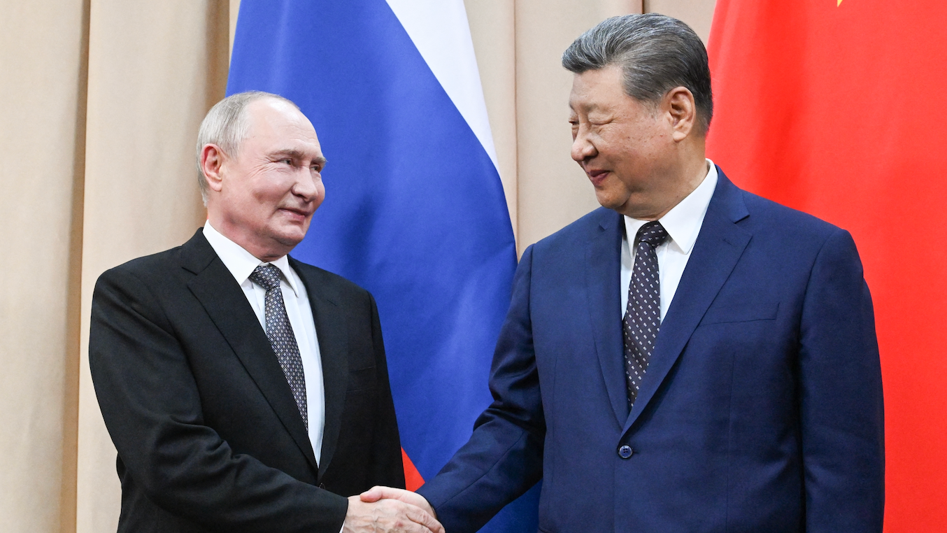 Xi Jinping descreveu o presidente da Rússia, Vladimir Putin, como seu 'confidente mais próximo'