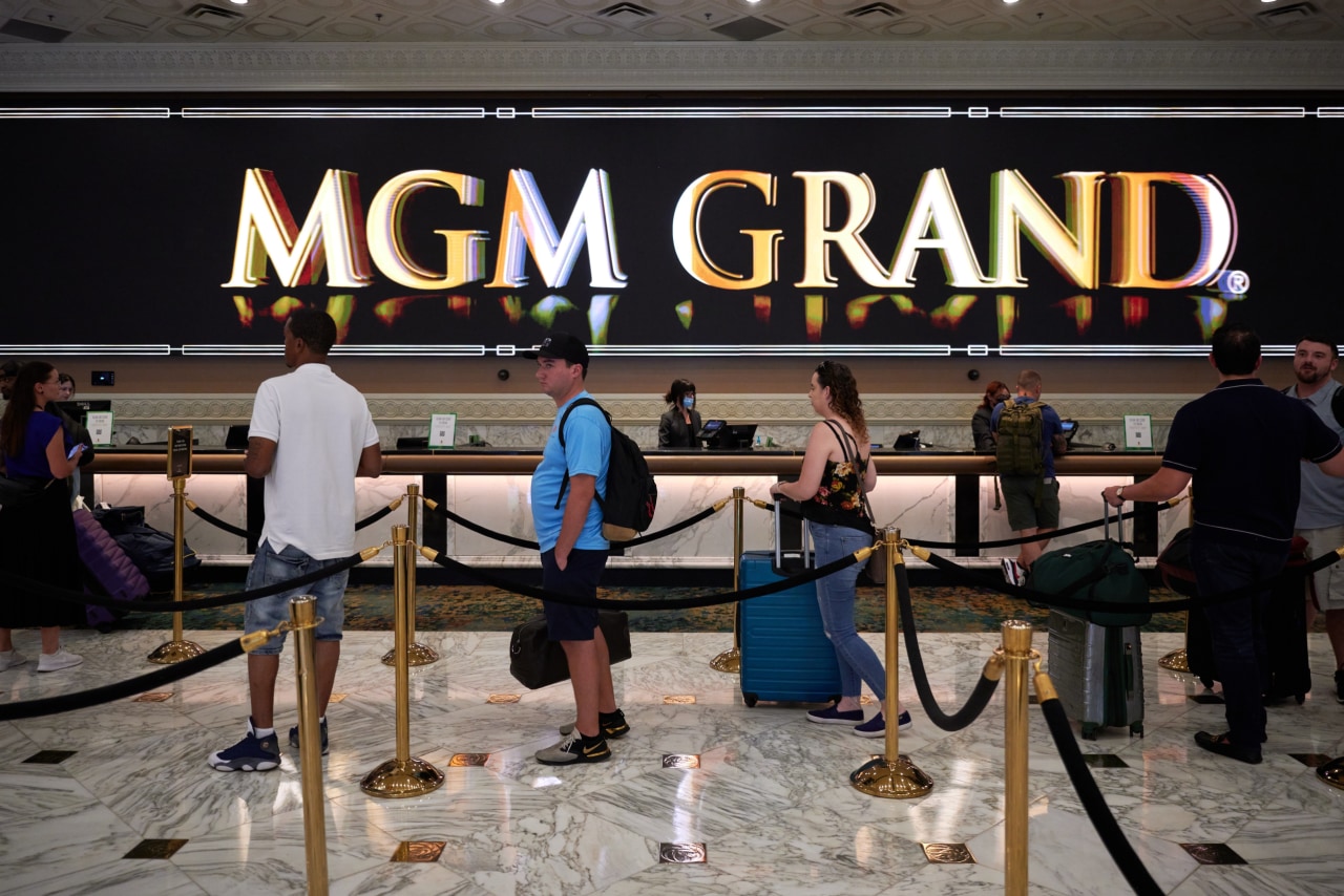 Barry Diller withdraws bid for MGM Resorts