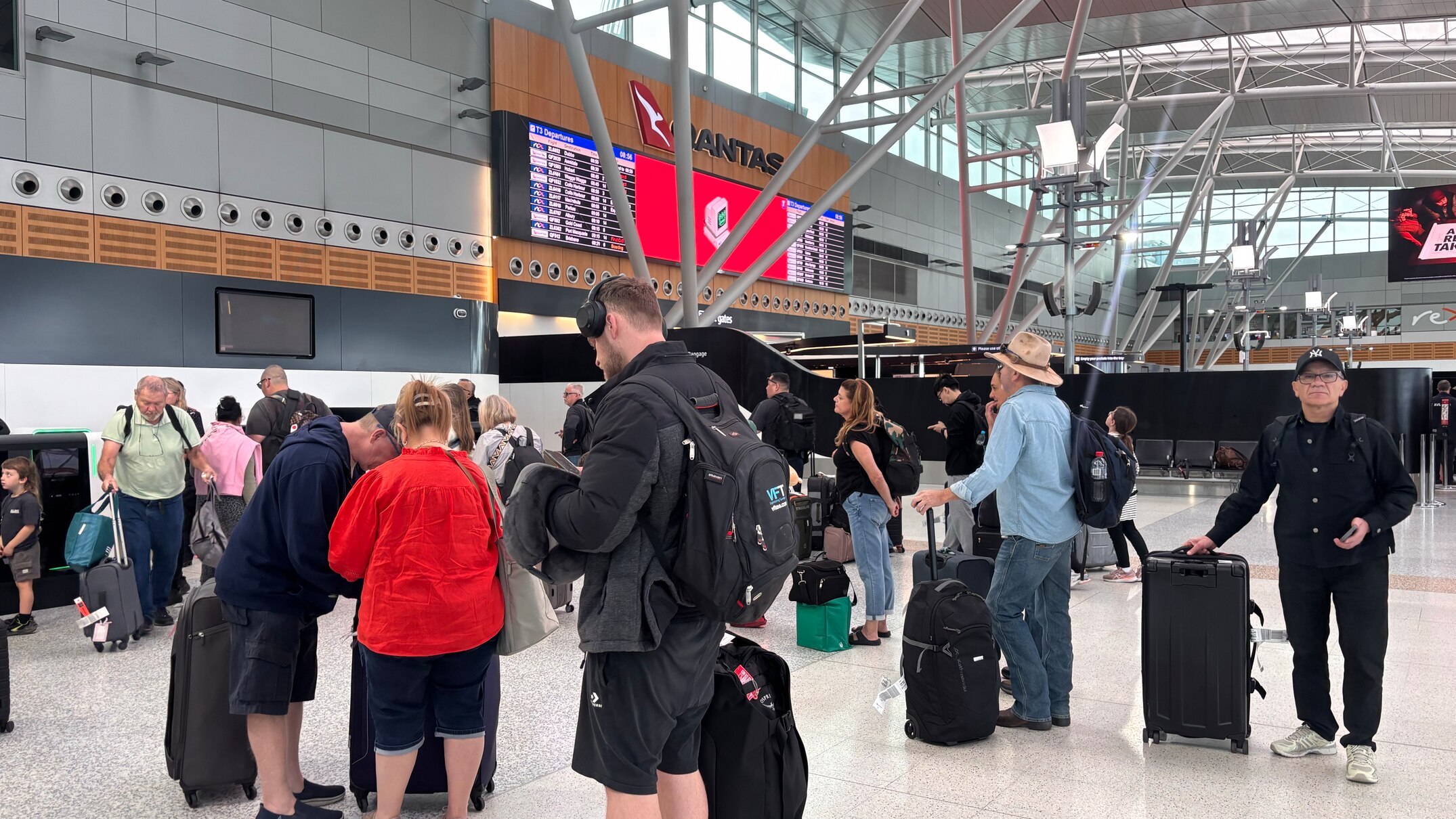 Warning for passengers travelling from Sydney Airport today amid two ...