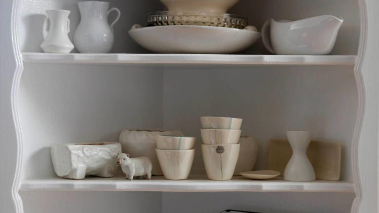 Interior designers warn against kitchen wrapping: A costly mistake for ...