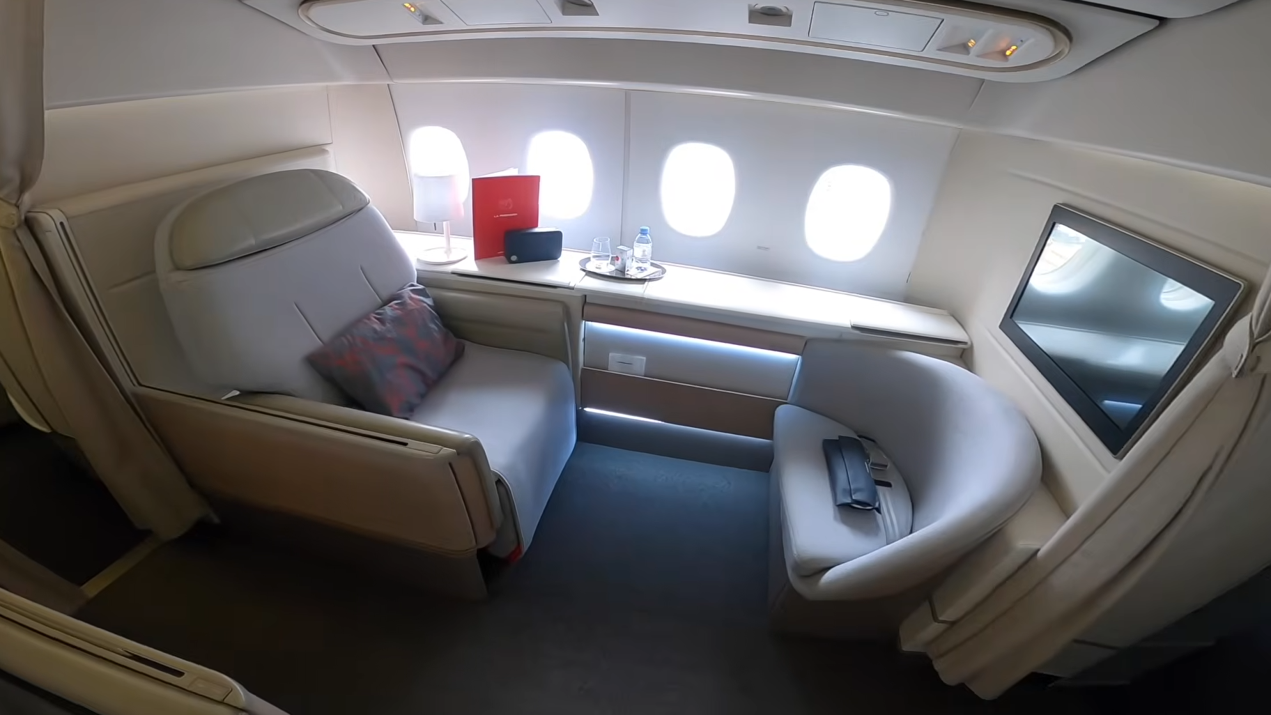 He paid $10,000 to fly first class alone - then nobody answered his ...