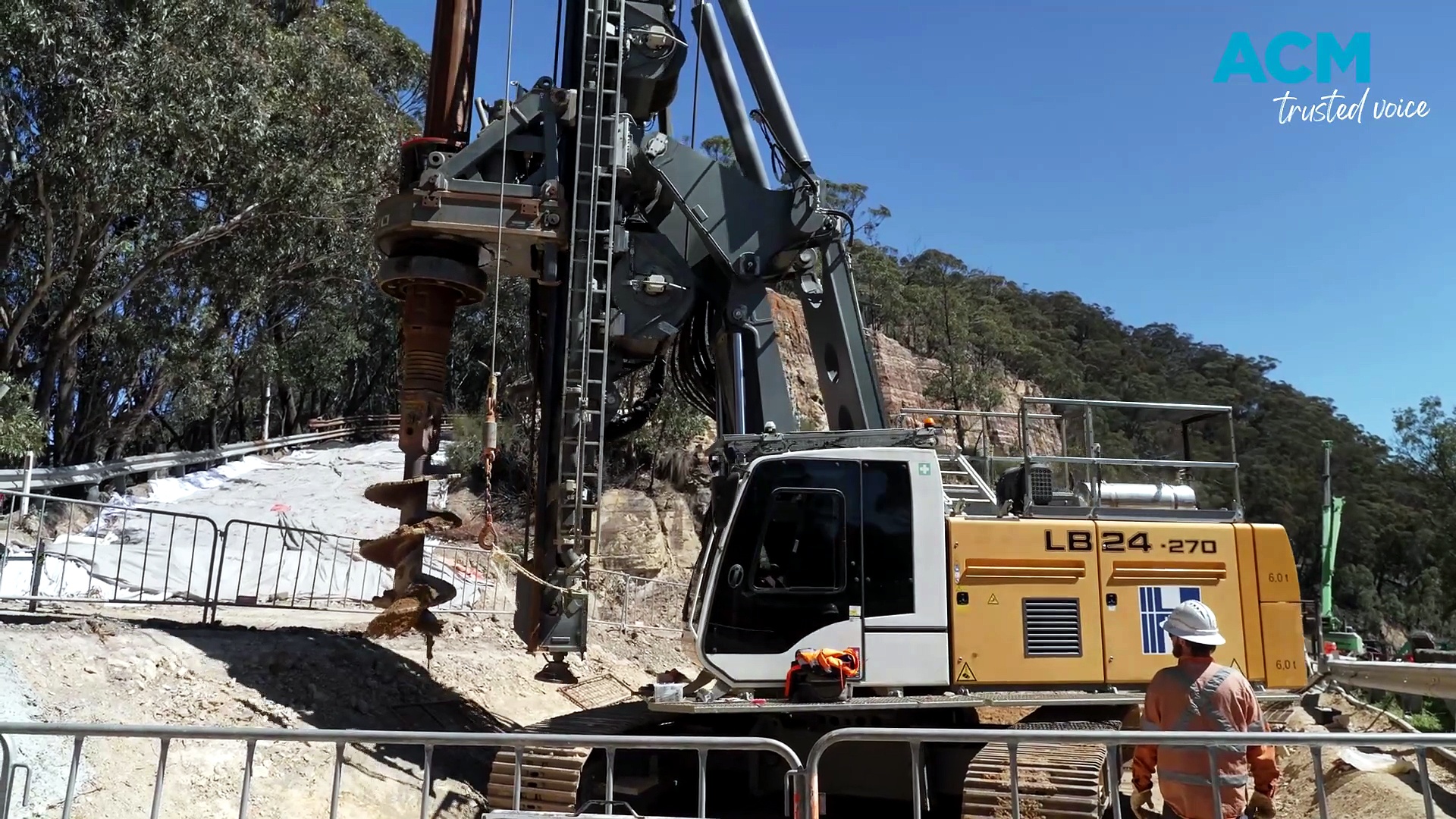 Massive piling rig on site at Mitchell's Causeway