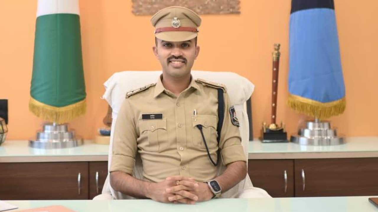 सरकारी स्‍कूल से पढ़कर IPS बने सफीन हसन, अब गणपत‍ि बप्‍पा की भक्ति में ...