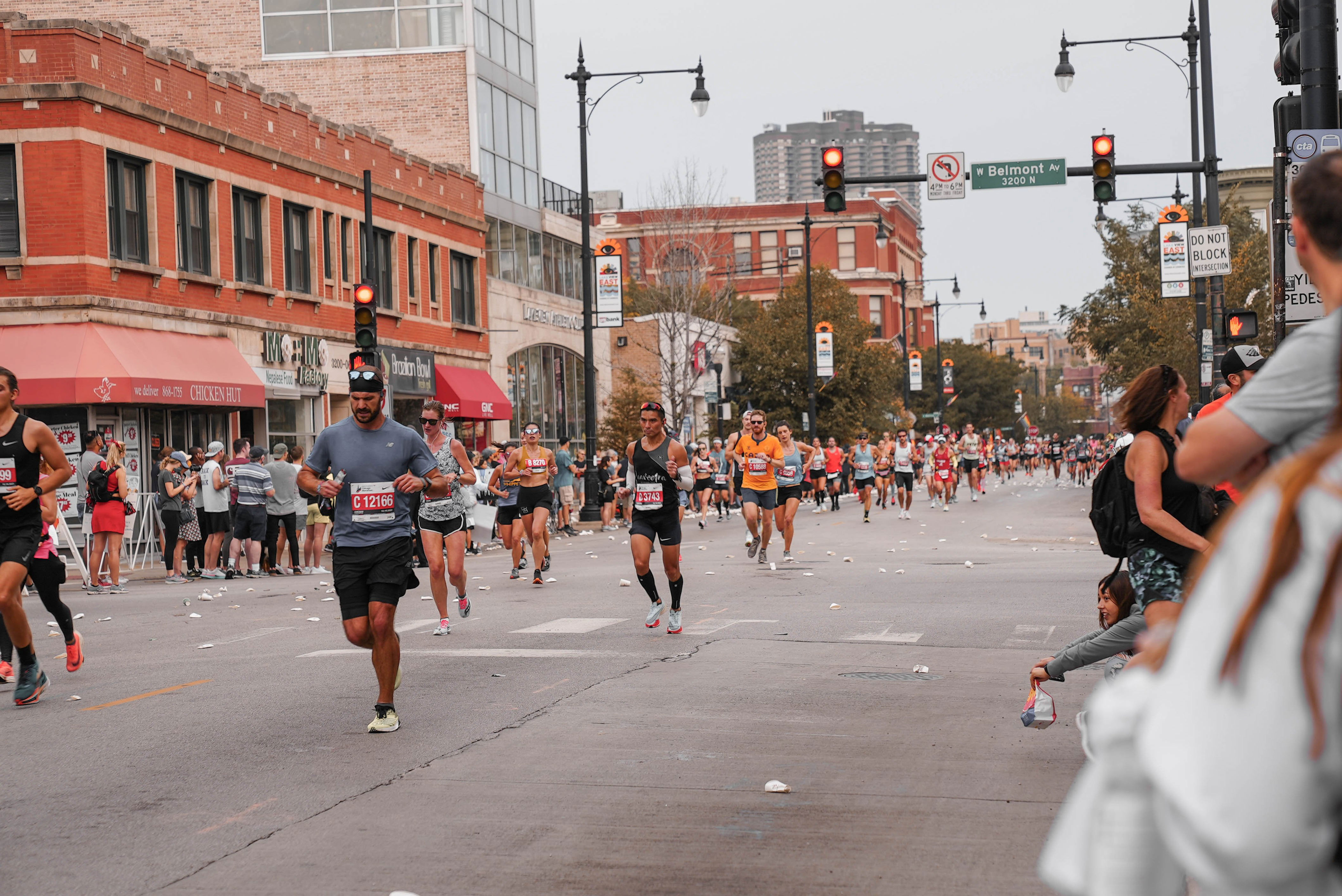 What time does the 2026 Chicago Marathon start? See the full race day ...