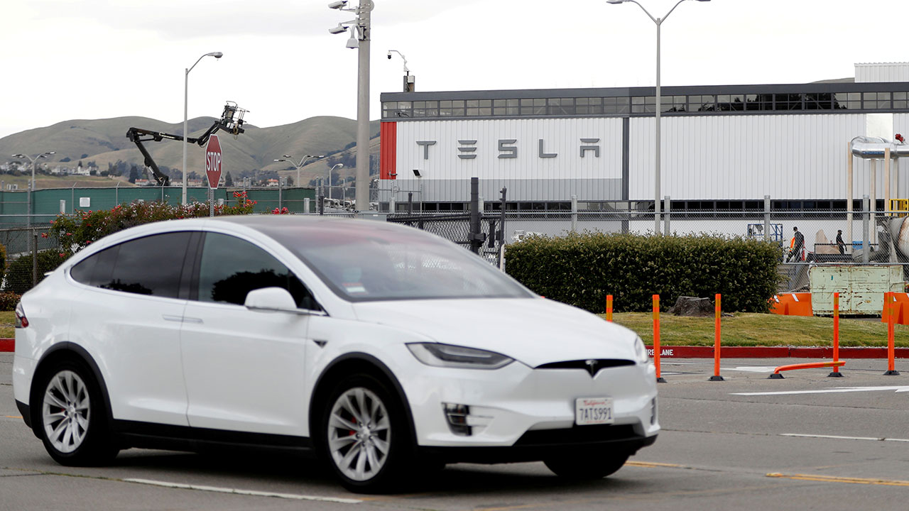 Tesla full self-driving repeatedly exceeded speed limits, attempted ...