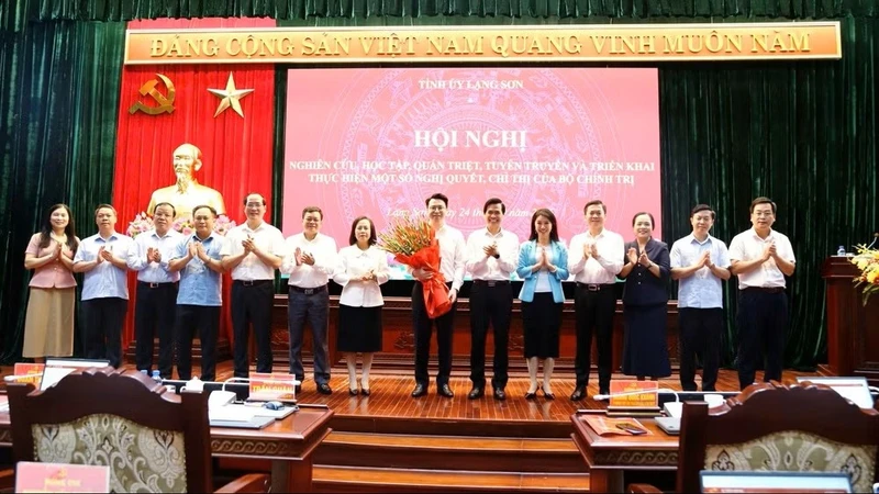 Ông Trần Quân ra mắt Tỉnh ủy Lạng Sơn