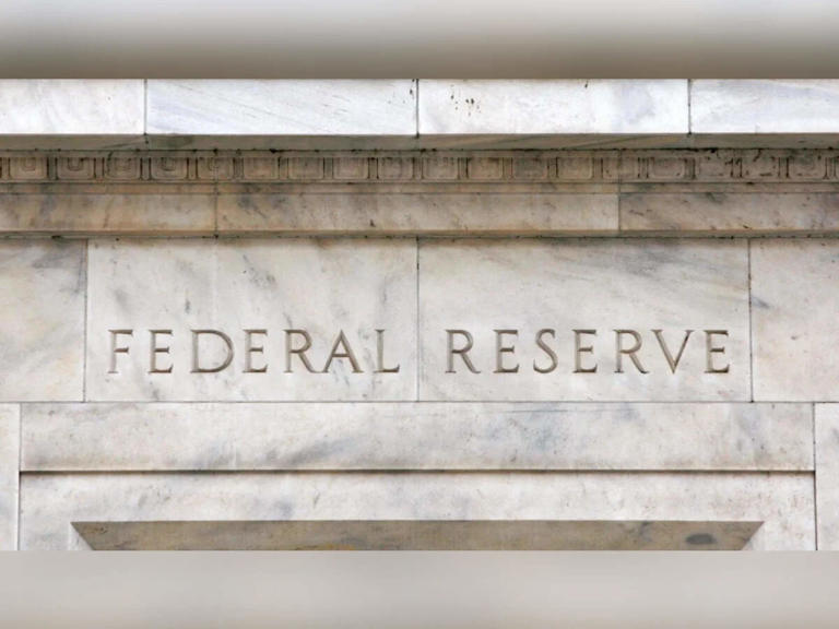 US stocks face rate-hike jitters as investors assess Fed's policy path