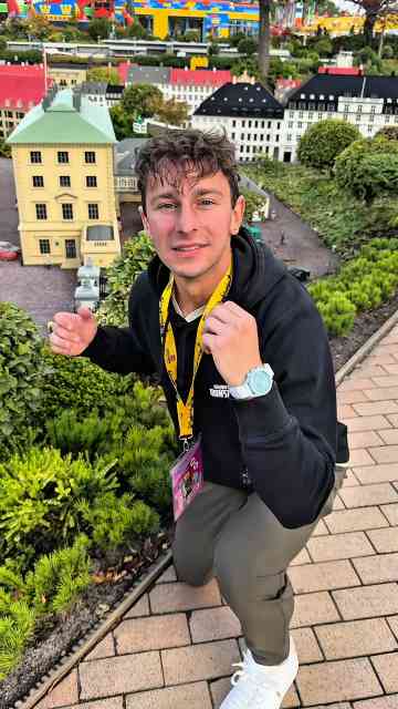 Legoland Billund reveals a creative stud city display