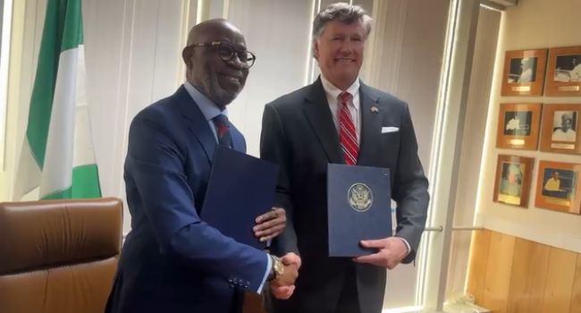 Nigeria, US sign mineral investment pact