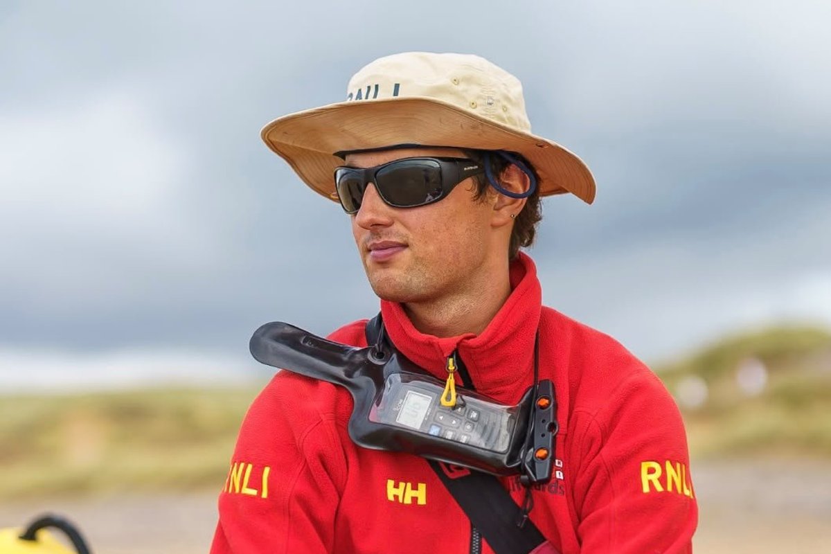 Major beach rescue operation launched at UK beach to save father and ...
