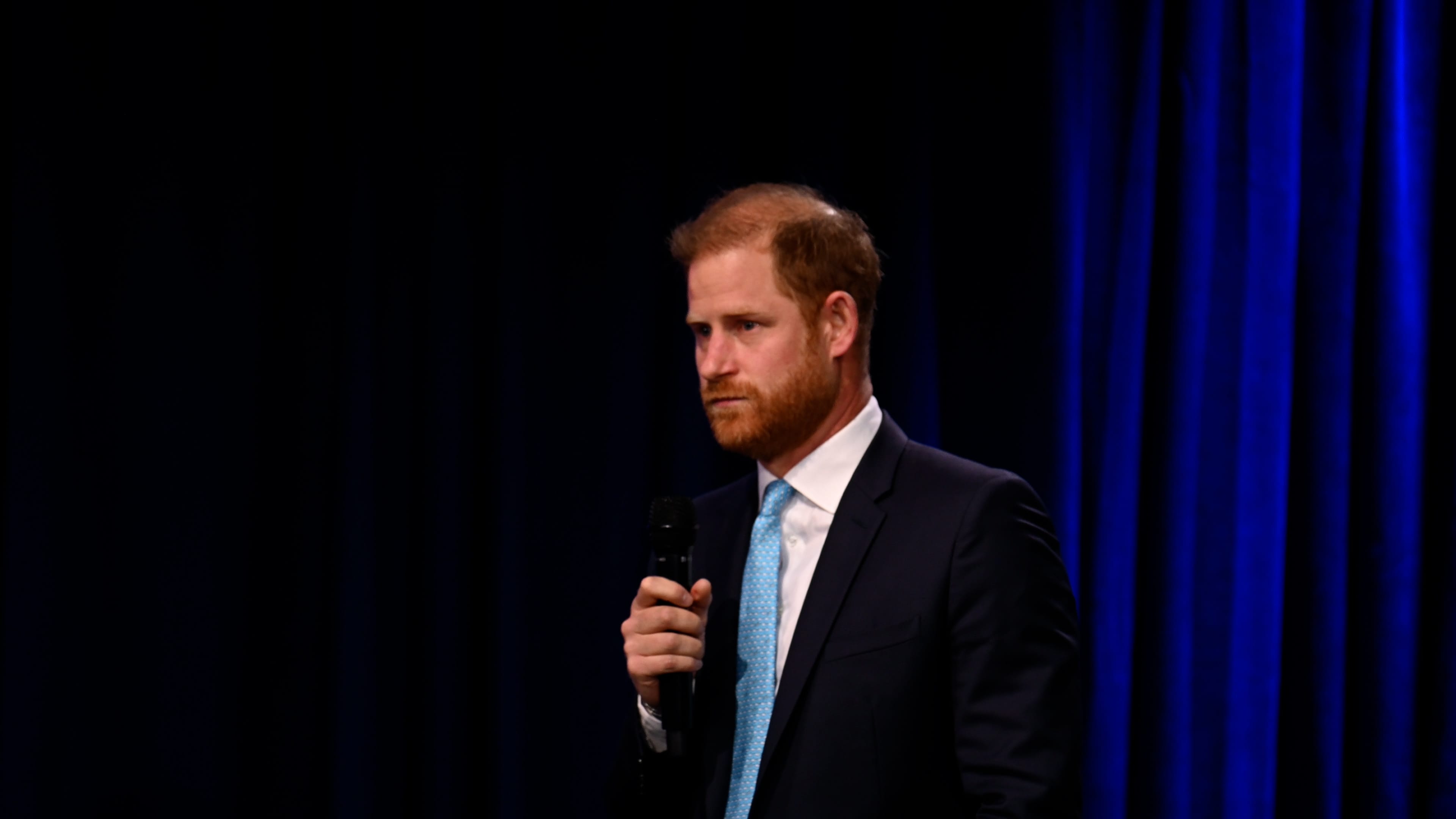 Prince Harry's teleprompter fails during AI speech