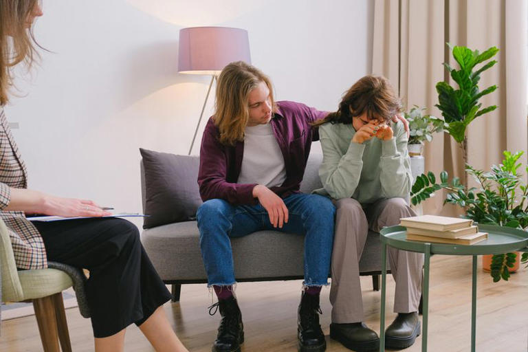 7 reasons people cheat in relationships, according to couples therapists