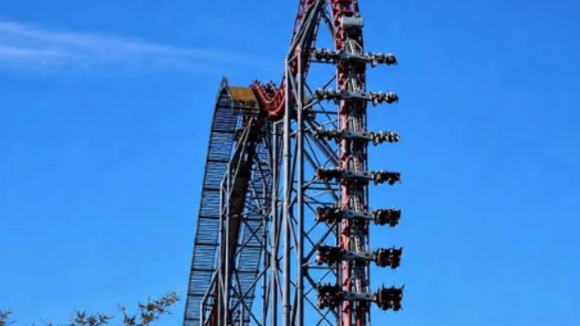 Achtbaan Six Flags onder vuur: tientallen waaghalsen melden hersenletsel