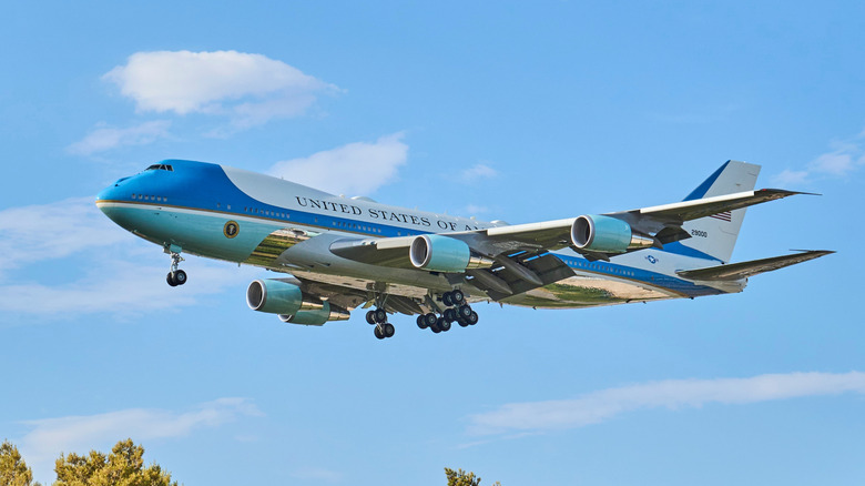 Don't get too close to Air Force One or an air traffic controller will ...