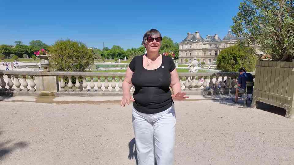 She booked a room with air conditioning… then the Paris heat arrived
