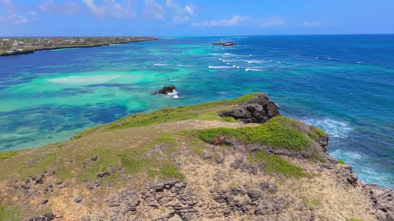 lamu-kenya-drone-views-of-swahili-architecture-and-indian-ocean-coastline