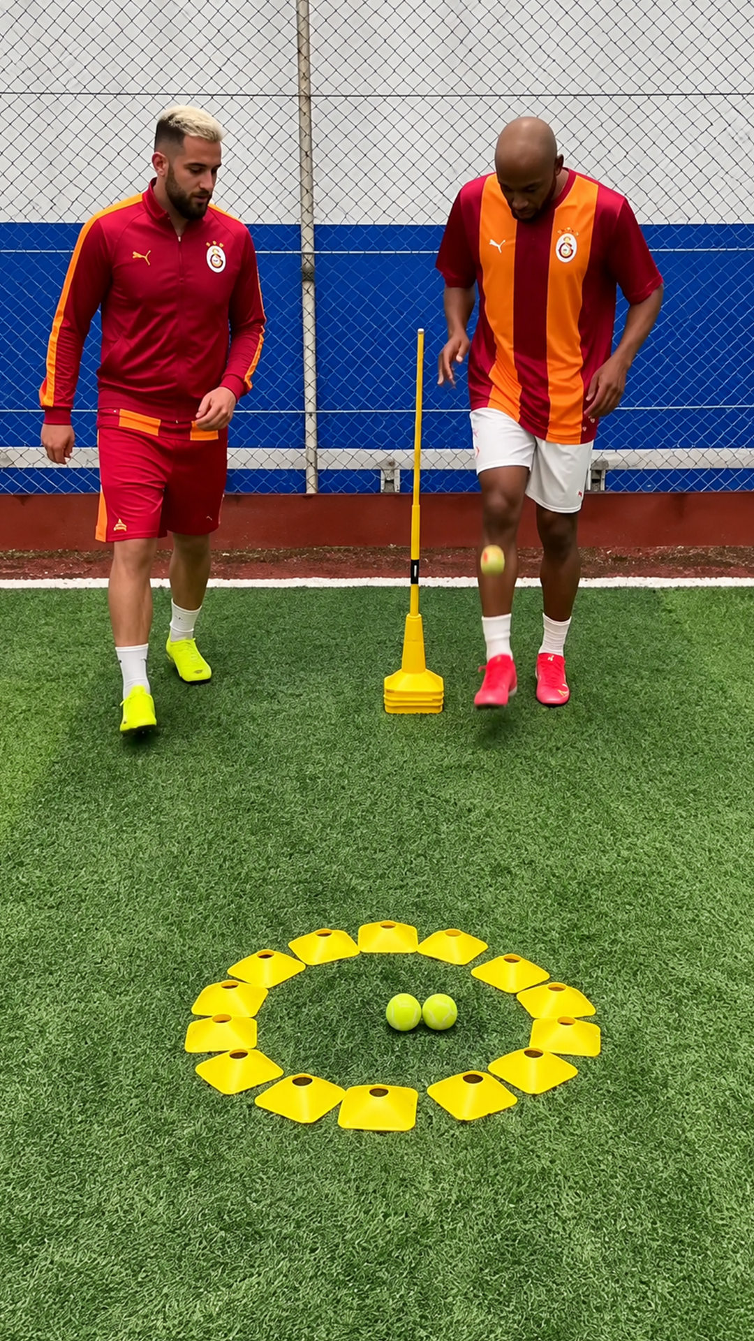 Goalkeeper reaction challenge with different balls