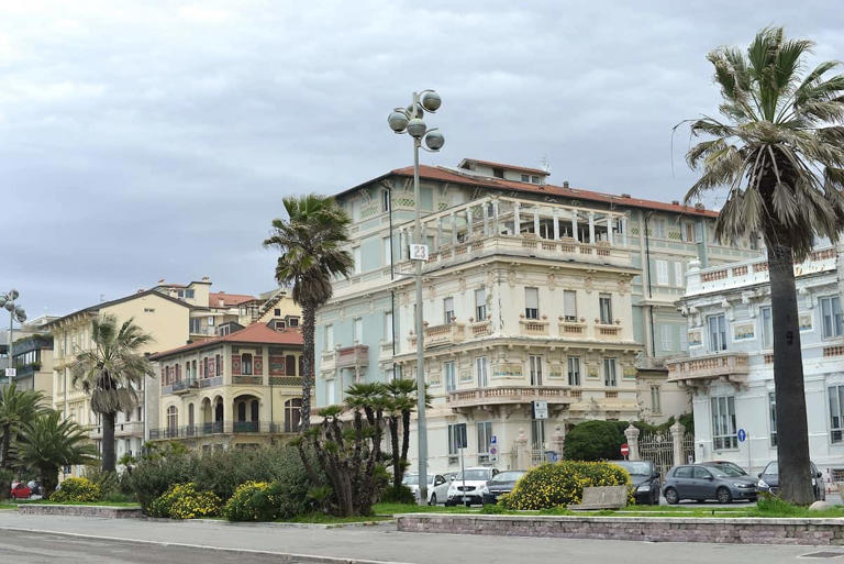 The good left undone: A novel set in Viareggio, Italy
