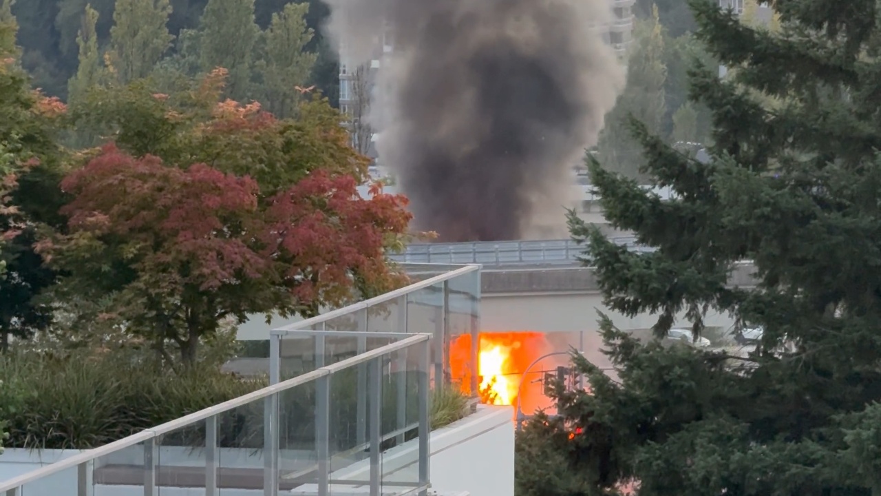 Huge fire and rising smoke erupt in Coquitlam