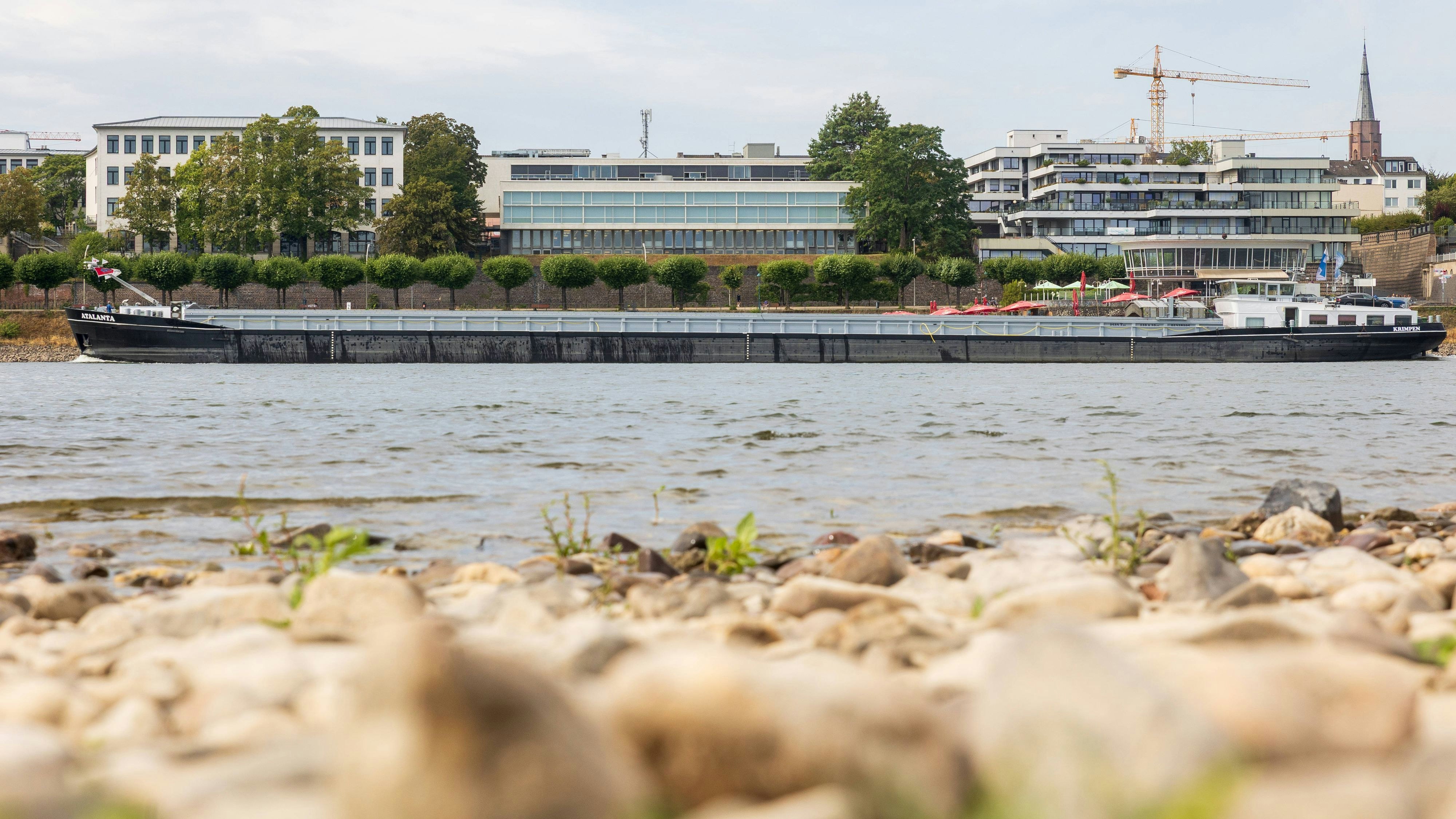 Pegel unter null! Rhein erreicht neuen Tiefststand