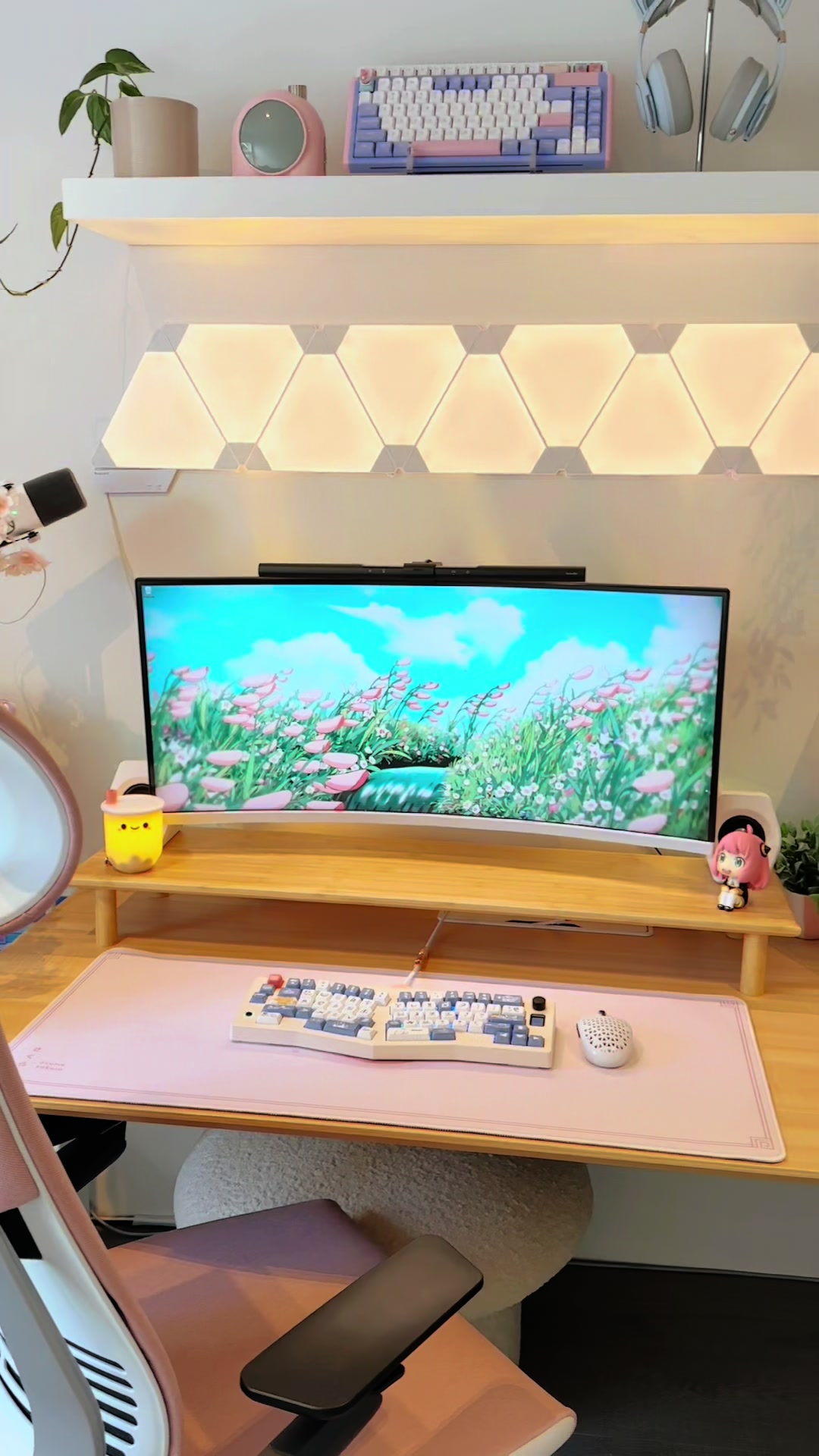 Creating a Cozy and Stylish Gaming Desk Setup