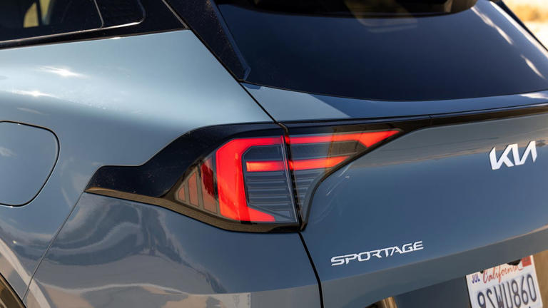 What’s the best 2027 Kia Sportage hybrid trim? Our expert guide helps ...