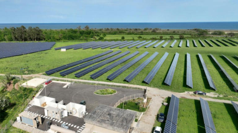 Island solar plant gets 150-kW electrolyzer to make hydrogen from ...
