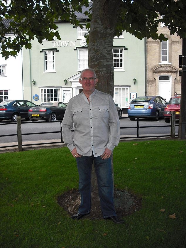 Former mayor dies after collapsing during meeting of Britain's craziest ...