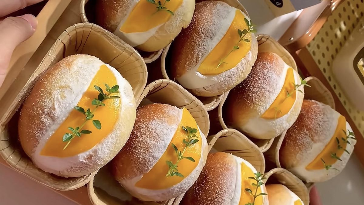 Resep mango maritozzi, roti fluffy dengan isian whipped cream dan mangga