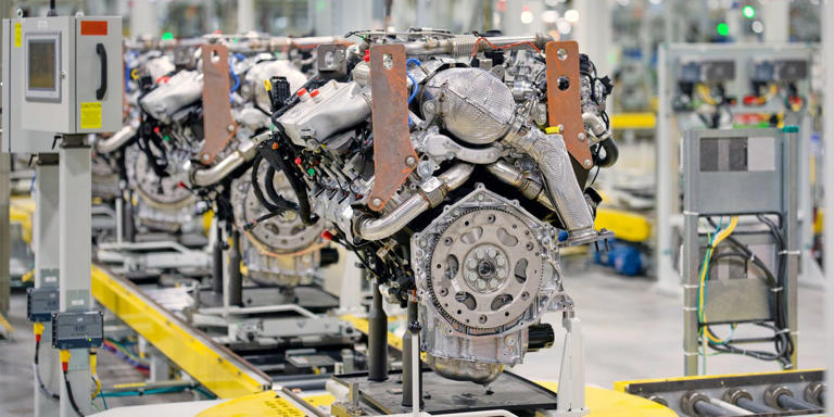 GM’s huge 8.3-liter ‘Mongoose’ diesel for Chevy and GMC’s HD trucks ...