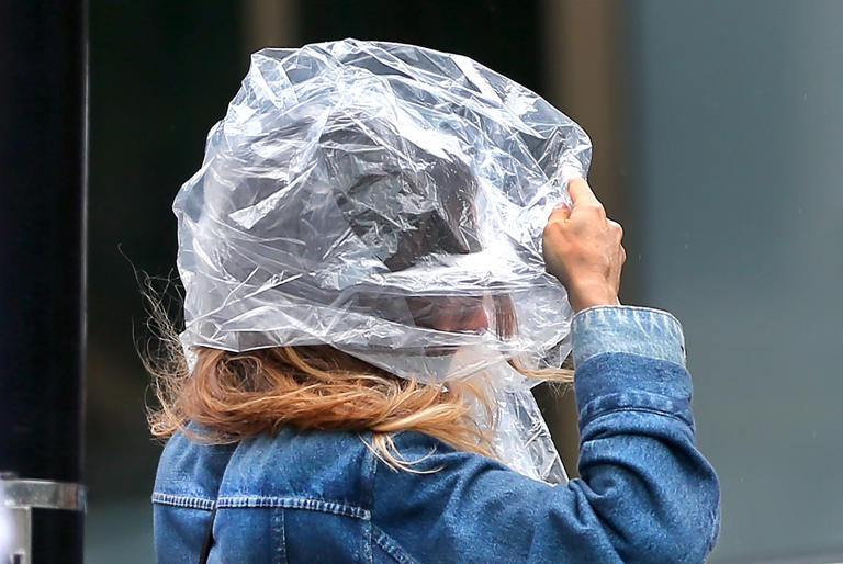 Live updates: Early season nor’easter expected to bring damaging winds ...