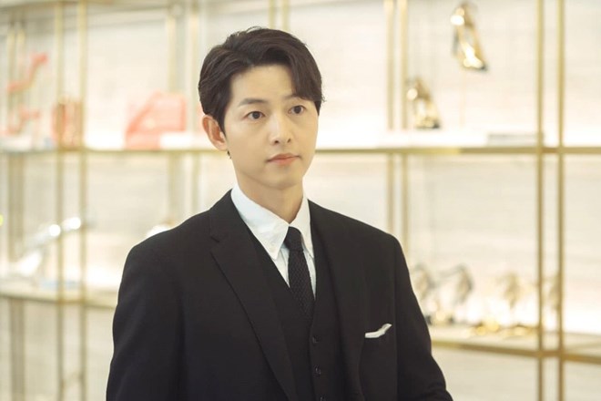 Khán giả bắt gặp Song Joong Ki chơi golf ở Trung Quốc