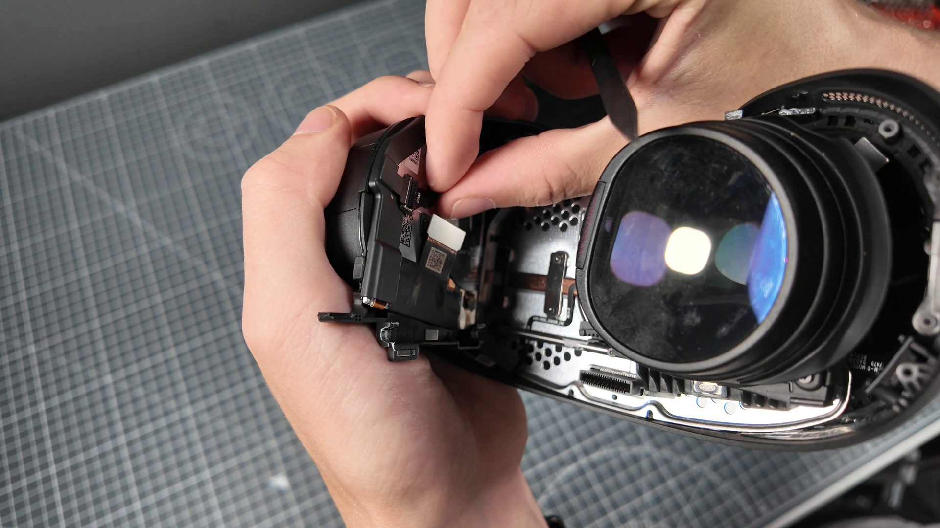 I halted my Steam Frame teardown and I'm glad that even iFixit's expert ...